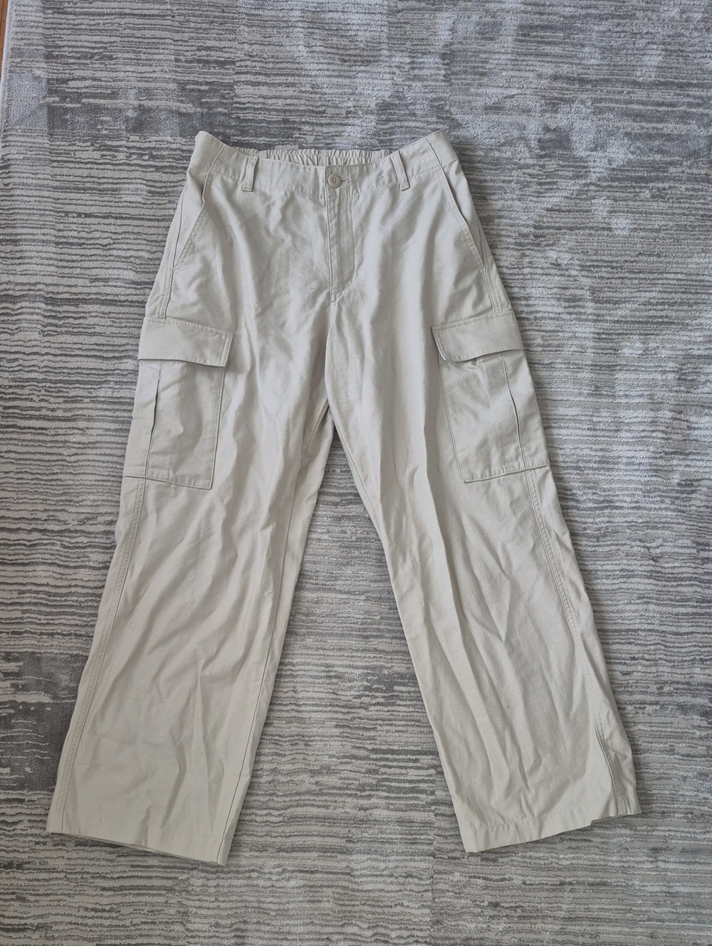 Uniqlo Casual Cargo Pants in Light Beige